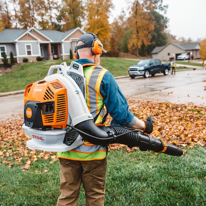 STIHL® BR 800 C‑E Backpack Blower | 79.9 cc Engine | 41 Newtons